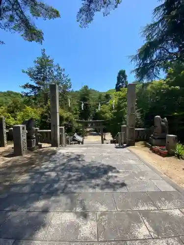 真止戸山神社の{uncategorized: "未分類", other: "その他", undefined: "問題あり", building: "その他建物", grave: "お墓", sacred_gate: "鳥居", guardian: "狛犬", statue: "像", buddha: "仏像", history: "歴史", nature: "自然", garden: "庭園", animal: "動物", pagoda: "塔", temizu: "手水舎", mountain_gate: "山門・神門", sanctuary: "本殿・本堂", subordinate: "末社・摂社", art: "芸術", scenery: "景色", jizo: "地蔵", ema: "絵馬", goshuin: "御朱印", omikuji: "おみくじ", items: "授与品その他", amulet: "お守り", goshuincho: "御朱印帳", eats: "食事", festival: "お祭り", votive_dance: "神楽", shichigosan: "七五三参", wedding: "結婚式", experience: "体験その他", initially: "初詣", around: "周辺", anti_infection: "感染症対策"}