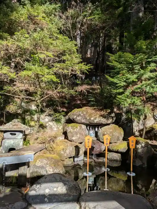日光二荒山神社の{uncategorized: "未分類", other: "その他", undefined: "問題あり", building: "その他建物", grave: "お墓", sacred_gate: "鳥居", guardian: "狛犬", statue: "像", buddha: "仏像", history: "歴史", nature: "自然", garden: "庭園", animal: "動物", pagoda: "塔", temizu: "手水舎", mountain_gate: "山門・神門", sanctuary: "本殿・本堂", subordinate: "末社・摂社", art: "芸術", scenery: "景色", jizo: "地蔵", ema: "絵馬", goshuin: "御朱印", omikuji: "おみくじ", items: "授与品その他", amulet: "お守り", goshuincho: "御朱印帳", eats: "食事", festival: "お祭り", votive_dance: "神楽", shichigosan: "七五三参", wedding: "結婚式", experience: "体験その他", initially: "初詣", around: "周辺", anti_infection: "感染症対策"}
