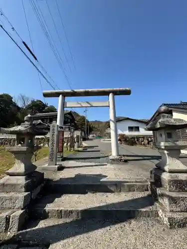 眞名井神社（籠神社奥宮）の{uncategorized: "未分類", other: "その他", undefined: "問題あり", building: "その他建物", grave: "お墓", sacred_gate: "鳥居", guardian: "狛犬", statue: "像", buddha: "仏像", history: "歴史", nature: "自然", garden: "庭園", animal: "動物", pagoda: "塔", temizu: "手水舎", mountain_gate: "山門・神門", sanctuary: "本殿・本堂", subordinate: "末社・摂社", art: "芸術", scenery: "景色", jizo: "地蔵", ema: "絵馬", goshuin: "御朱印", omikuji: "おみくじ", items: "授与品その他", amulet: "お守り", goshuincho: "御朱印帳", eats: "食事", festival: "お祭り", votive_dance: "神楽", shichigosan: "七五三参", wedding: "結婚式", experience: "体験その他", initially: "初詣", around: "周辺", anti_infection: "感染症対策"}