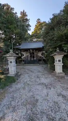 三日月神社の{uncategorized: "未分類", other: "その他", undefined: "問題あり", building: "その他建物", grave: "お墓", sacred_gate: "鳥居", guardian: "狛犬", statue: "像", buddha: "仏像", history: "歴史", nature: "自然", garden: "庭園", animal: "動物", pagoda: "塔", temizu: "手水舎", mountain_gate: "山門・神門", sanctuary: "本殿・本堂", subordinate: "末社・摂社", art: "芸術", scenery: "景色", jizo: "地蔵", ema: "絵馬", goshuin: "御朱印", omikuji: "おみくじ", items: "授与品その他", amulet: "お守り", goshuincho: "御朱印帳", eats: "食事", festival: "お祭り", votive_dance: "神楽", shichigosan: "七五三参", wedding: "結婚式", experience: "体験その他", initially: "初詣", around: "周辺", anti_infection: "感染症対策"}