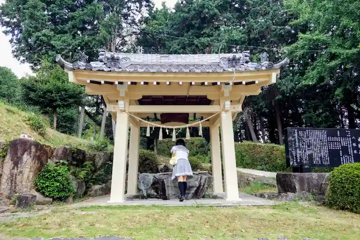 八柱社の手水舎