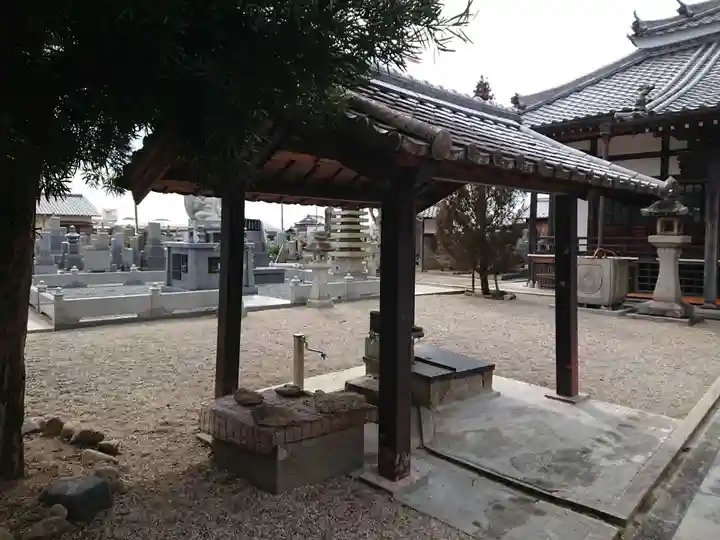 西方寺の手水舎