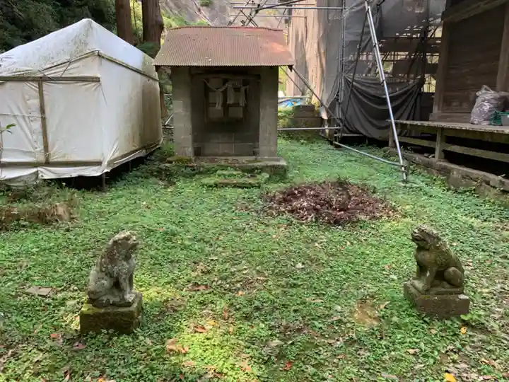三柱神社の狛犬