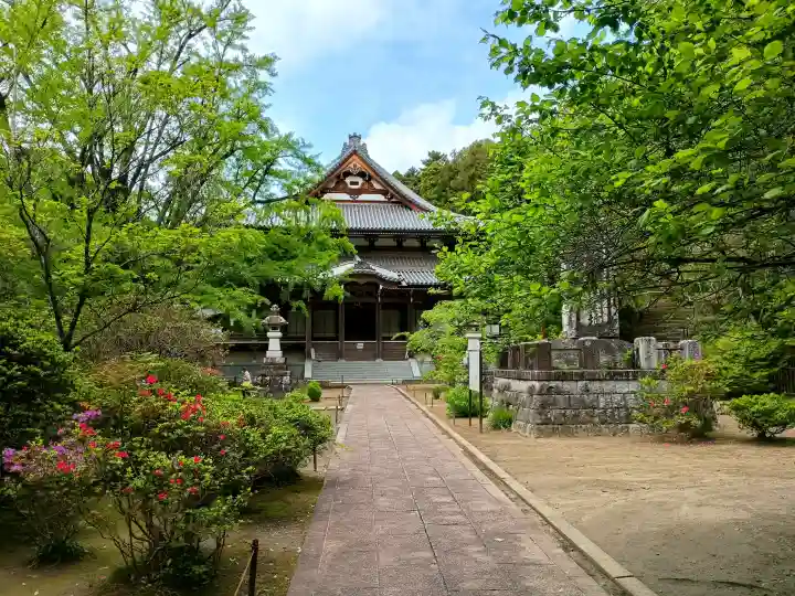 西念寺の{uncategorized: "未分類", other: "その他", undefined: "問題あり", building: "その他建物", grave: "お墓", sacred_gate: "鳥居", guardian: "狛犬", statue: "像", buddha: "仏像", history: "歴史", nature: "自然", garden: "庭園", animal: "動物", pagoda: "塔", temizu: "手水舎", mountain_gate: "山門・神門", sanctuary: "本殿・本堂", subordinate: "末社・摂社", art: "芸術", scenery: "景色", jizo: "地蔵", ema: "絵馬", goshuin: "御朱印", omikuji: "おみくじ", items: "授与品その他", amulet: "お守り", goshuincho: "御朱印帳", eats: "食事", festival: "お祭り", votive_dance: "神楽", shichigosan: "七五三参", wedding: "結婚式", experience: "体験その他", initially: "初詣", around: "周辺", anti_infection: "感染症対策"}
