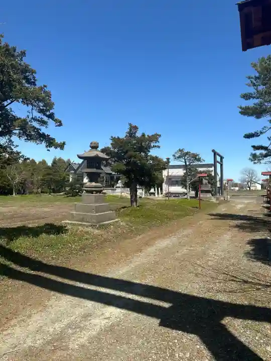 豊幌神社の{uncategorized: "未分類", other: "その他", undefined: "問題あり", building: "その他建物", grave: "お墓", sacred_gate: "鳥居", guardian: "狛犬", statue: "像", buddha: "仏像", history: "歴史", nature: "自然", garden: "庭園", animal: "動物", pagoda: "塔", temizu: "手水舎", mountain_gate: "山門・神門", sanctuary: "本殿・本堂", subordinate: "末社・摂社", art: "芸術", scenery: "景色", jizo: "地蔵", ema: "絵馬", goshuin: "御朱印", omikuji: "おみくじ", items: "授与品その他", amulet: "お守り", goshuincho: "御朱印帳", eats: "食事", festival: "お祭り", votive_dance: "神楽", shichigosan: "七五三参", wedding: "結婚式", experience: "体験その他", initially: "初詣", around: "周辺", anti_infection: "感染症対策"}