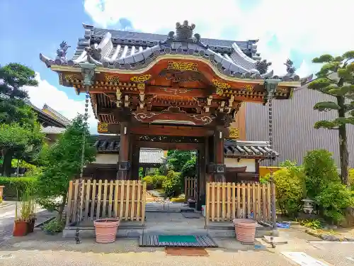 常念寺の山門