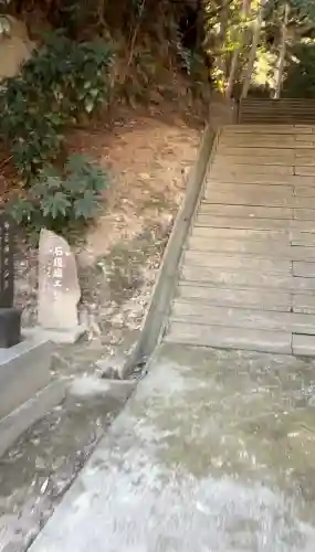 御嶽神社の{uncategorized: "未分類", other: "その他", undefined: "問題あり", building: "その他建物", grave: "お墓", sacred_gate: "鳥居", guardian: "狛犬", statue: "像", buddha: "仏像", history: "歴史", nature: "自然", garden: "庭園", animal: "動物", pagoda: "塔", temizu: "手水舎", mountain_gate: "山門・神門", sanctuary: "本殿・本堂", subordinate: "末社・摂社", art: "芸術", scenery: "景色", jizo: "地蔵", ema: "絵馬", goshuin: "御朱印", omikuji: "おみくじ", items: "授与品その他", amulet: "お守り", goshuincho: "御朱印帳", eats: "食事", festival: "お祭り", votive_dance: "神楽", shichigosan: "七五三参", wedding: "結婚式", experience: "体験その他", initially: "初詣", around: "周辺", anti_infection: "感染症対策"}