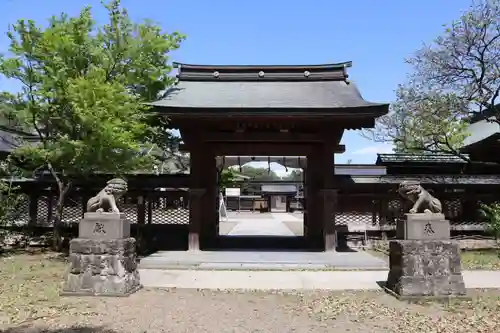 須賀神社の山門