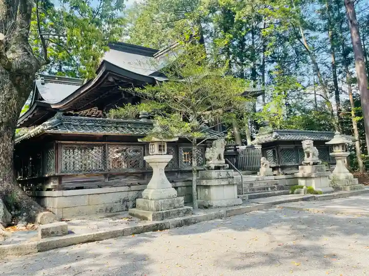 比都佐神社の{uncategorized: "未分類", other: "その他", undefined: "問題あり", building: "その他建物", grave: "お墓", sacred_gate: "鳥居", guardian: "狛犬", statue: "像", buddha: "仏像", history: "歴史", nature: "自然", garden: "庭園", animal: "動物", pagoda: "塔", temizu: "手水舎", mountain_gate: "山門・神門", sanctuary: "本殿・本堂", subordinate: "末社・摂社", art: "芸術", scenery: "景色", jizo: "地蔵", ema: "絵馬", goshuin: "御朱印", omikuji: "おみくじ", items: "授与品その他", amulet: "お守り", goshuincho: "御朱印帳", eats: "食事", festival: "お祭り", votive_dance: "神楽", shichigosan: "七五三参", wedding: "結婚式", experience: "体験その他", initially: "初詣", around: "周辺", anti_infection: "感染症対策"}