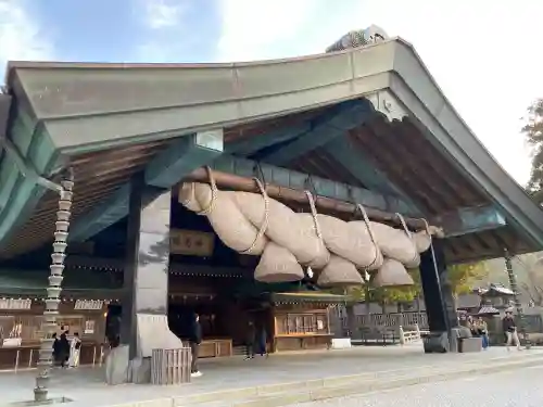 出雲大社神楽殿の{uncategorized: "未分類", other: "その他", undefined: "問題あり", building: "その他建物", grave: "お墓", sacred_gate: "鳥居", guardian: "狛犬", statue: "像", buddha: "仏像", history: "歴史", nature: "自然", garden: "庭園", animal: "動物", pagoda: "塔", temizu: "手水舎", mountain_gate: "山門・神門", sanctuary: "本殿・本堂", subordinate: "末社・摂社", art: "芸術", scenery: "景色", jizo: "地蔵", ema: "絵馬", goshuin: "御朱印", omikuji: "おみくじ", items: "授与品その他", amulet: "お守り", goshuincho: "御朱印帳", eats: "食事", festival: "お祭り", votive_dance: "神楽", shichigosan: "七五三参", wedding: "結婚式", experience: "体験その他", initially: "初詣", around: "周辺", anti_infection: "感染症対策"}