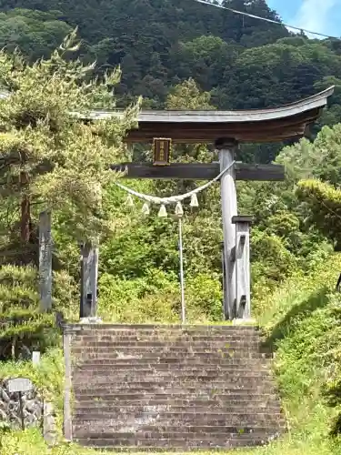 木幡山隠津島神社(二本松市)の{uncategorized: "未分類", other: "その他", undefined: "問題あり", building: "その他建物", grave: "お墓", sacred_gate: "鳥居", guardian: "狛犬", statue: "像", buddha: "仏像", history: "歴史", nature: "自然", garden: "庭園", animal: "動物", pagoda: "塔", temizu: "手水舎", mountain_gate: "山門・神門", sanctuary: "本殿・本堂", subordinate: "末社・摂社", art: "芸術", scenery: "景色", jizo: "地蔵", ema: "絵馬", goshuin: "御朱印", omikuji: "おみくじ", items: "授与品その他", amulet: "お守り", goshuincho: "御朱印帳", eats: "食事", festival: "お祭り", votive_dance: "神楽", shichigosan: "七五三参", wedding: "結婚式", experience: "体験その他", initially: "初詣", around: "周辺", anti_infection: "感染症対策"}