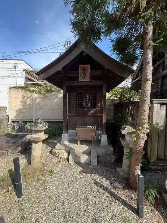 八雲神社の{uncategorized: "未分類", other: "その他", undefined: "問題あり", building: "その他建物", grave: "お墓", sacred_gate: "鳥居", guardian: "狛犬", statue: "像", buddha: "仏像", history: "歴史", nature: "自然", garden: "庭園", animal: "動物", pagoda: "塔", temizu: "手水舎", mountain_gate: "山門・神門", sanctuary: "本殿・本堂", subordinate: "末社・摂社", art: "芸術", scenery: "景色", jizo: "地蔵", ema: "絵馬", goshuin: "御朱印", omikuji: "おみくじ", items: "授与品その他", amulet: "お守り", goshuincho: "御朱印帳", eats: "食事", festival: "お祭り", votive_dance: "神楽", shichigosan: "七五三参", wedding: "結婚式", experience: "体験その他", initially: "初詣", around: "周辺", anti_infection: "感染症対策"}
