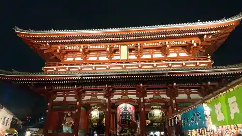 浅草寺の山門・神門