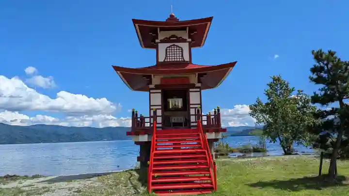 浮見堂の本殿・本堂