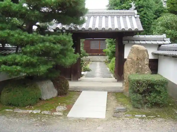 榮春禅寺(栄春寺)の山門・神門