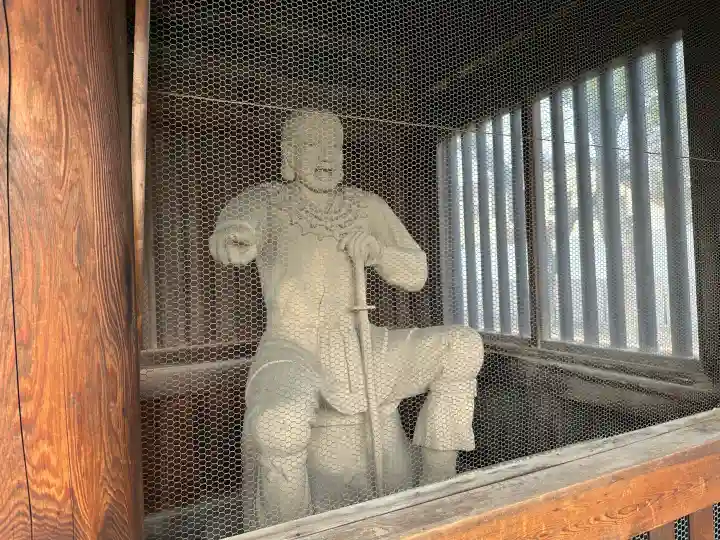 石切劔箭神社の{uncategorized: "未分類", other: "その他", undefined: "問題あり", building: "その他建物", grave: "お墓", sacred_gate: "鳥居", guardian: "狛犬", statue: "像", buddha: "仏像", history: "歴史", nature: "自然", garden: "庭園", animal: "動物", pagoda: "塔", temizu: "手水舎", mountain_gate: "山門・神門", sanctuary: "本殿・本堂", subordinate: "末社・摂社", art: "芸術", scenery: "景色", jizo: "地蔵", ema: "絵馬", goshuin: "御朱印", omikuji: "おみくじ", items: "授与品その他", amulet: "お守り", goshuincho: "御朱印帳", eats: "食事", festival: "お祭り", votive_dance: "神楽", shichigosan: "七五三参", wedding: "結婚式", experience: "体験その他", initially: "初詣", around: "周辺", anti_infection: "感染症対策"}