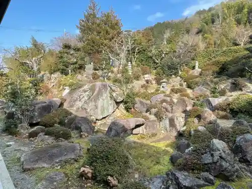 妙感寺の{uncategorized: "未分類", other: "その他", undefined: "問題あり", building: "その他建物", grave: "お墓", sacred_gate: "鳥居", guardian: "狛犬", statue: "像", buddha: "仏像", history: "歴史", nature: "自然", garden: "庭園", animal: "動物", pagoda: "塔", temizu: "手水舎", mountain_gate: "山門・神門", sanctuary: "本殿・本堂", subordinate: "末社・摂社", art: "芸術", scenery: "景色", jizo: "地蔵", ema: "絵馬", goshuin: "御朱印", omikuji: "おみくじ", items: "授与品その他", amulet: "お守り", goshuincho: "御朱印帳", eats: "食事", festival: "お祭り", votive_dance: "神楽", shichigosan: "七五三参", wedding: "結婚式", experience: "体験その他", initially: "初詣", around: "周辺", anti_infection: "感染症対策"}