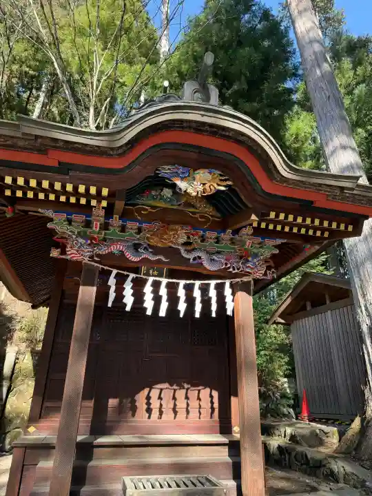 三峯神社の{uncategorized: "未分類", other: "その他", undefined: "問題あり", building: "その他建物", grave: "お墓", sacred_gate: "鳥居", guardian: "狛犬", statue: "像", buddha: "仏像", history: "歴史", nature: "自然", garden: "庭園", animal: "動物", pagoda: "塔", temizu: "手水舎", mountain_gate: "山門・神門", sanctuary: "本殿・本堂", subordinate: "末社・摂社", art: "芸術", scenery: "景色", jizo: "地蔵", ema: "絵馬", goshuin: "御朱印", omikuji: "おみくじ", items: "授与品その他", amulet: "お守り", goshuincho: "御朱印帳", eats: "食事", festival: "お祭り", votive_dance: "神楽", shichigosan: "七五三参", wedding: "結婚式", experience: "体験その他", initially: "初詣", around: "周辺", anti_infection: "感染症対策"}