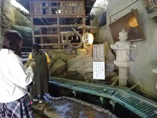 銭洗弁財天宇賀福神社(神奈川県)