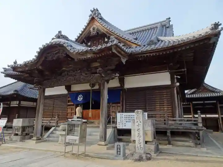 長尾寺の本殿・本堂