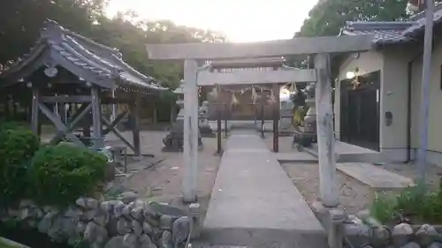 西汰上神明社の鳥居