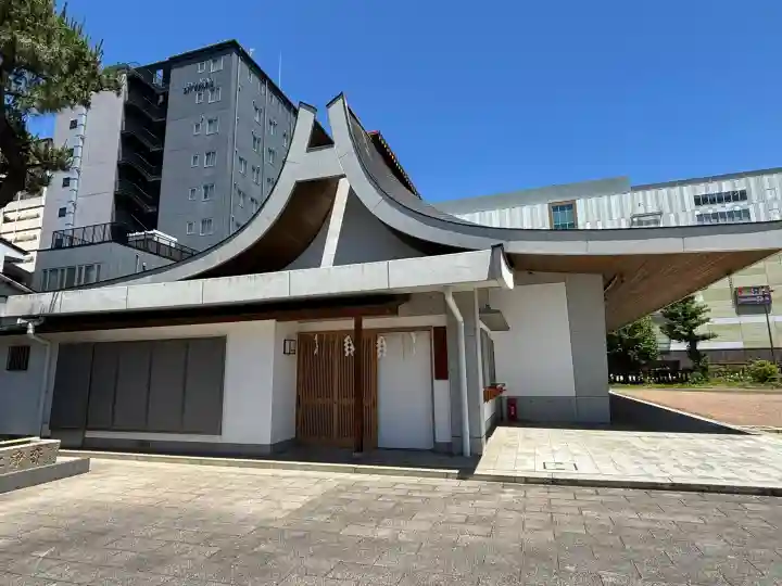 伏見稲荷大社御旅所の{uncategorized: "未分類", other: "その他", undefined: "問題あり", building: "その他建物", grave: "お墓", sacred_gate: "鳥居", guardian: "狛犬", statue: "像", buddha: "仏像", history: "歴史", nature: "自然", garden: "庭園", animal: "動物", pagoda: "塔", temizu: "手水舎", mountain_gate: "山門・神門", sanctuary: "本殿・本堂", subordinate: "末社・摂社", art: "芸術", scenery: "景色", jizo: "地蔵", ema: "絵馬", goshuin: "御朱印", omikuji: "おみくじ", items: "授与品その他", amulet: "お守り", goshuincho: "御朱印帳", eats: "食事", festival: "お祭り", votive_dance: "神楽", shichigosan: "七五三参", wedding: "結婚式", experience: "体験その他", initially: "初詣", around: "周辺", anti_infection: "感染症対策"}