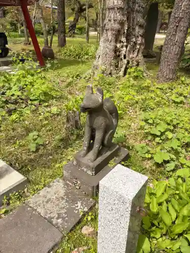 与次郎稲荷神社の{uncategorized: "未分類", other: "その他", undefined: "問題あり", building: "その他建物", grave: "お墓", sacred_gate: "鳥居", guardian: "狛犬", statue: "像", buddha: "仏像", history: "歴史", nature: "自然", garden: "庭園", animal: "動物", pagoda: "塔", temizu: "手水舎", mountain_gate: "山門・神門", sanctuary: "本殿・本堂", subordinate: "末社・摂社", art: "芸術", scenery: "景色", jizo: "地蔵", ema: "絵馬", goshuin: "御朱印", omikuji: "おみくじ", items: "授与品その他", amulet: "お守り", goshuincho: "御朱印帳", eats: "食事", festival: "お祭り", votive_dance: "神楽", shichigosan: "七五三参", wedding: "結婚式", experience: "体験その他", initially: "初詣", around: "周辺", anti_infection: "感染症対策"}