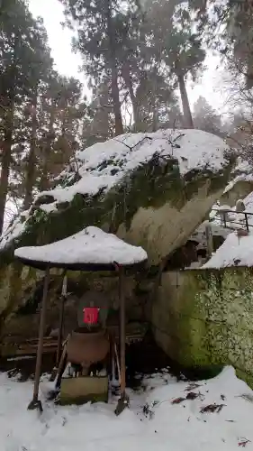 宝珠山 立石寺の{uncategorized: "未分類", other: "その他", undefined: "問題あり", building: "その他建物", grave: "お墓", sacred_gate: "鳥居", guardian: "狛犬", statue: "像", buddha: "仏像", history: "歴史", nature: "自然", garden: "庭園", animal: "動物", pagoda: "塔", temizu: "手水舎", mountain_gate: "山門・神門", sanctuary: "本殿・本堂", subordinate: "末社・摂社", art: "芸術", scenery: "景色", jizo: "地蔵", ema: "絵馬", goshuin: "御朱印", omikuji: "おみくじ", items: "授与品その他", amulet: "お守り", goshuincho: "御朱印帳", eats: "食事", festival: "お祭り", votive_dance: "神楽", shichigosan: "七五三参", wedding: "結婚式", experience: "体験その他", initially: "初詣", around: "周辺", anti_infection: "感染症対策"}