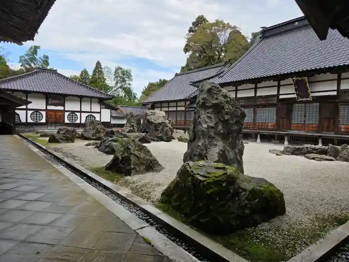 國泰寺の{uncategorized: "未分類", other: "その他", undefined: "問題あり", building: "その他建物", grave: "お墓", sacred_gate: "鳥居", guardian: "狛犬", statue: "像", buddha: "仏像", history: "歴史", nature: "自然", garden: "庭園", animal: "動物", pagoda: "塔", temizu: "手水舎", mountain_gate: "山門・神門", sanctuary: "本殿・本堂", subordinate: "末社・摂社", art: "芸術", scenery: "景色", jizo: "地蔵", ema: "絵馬", goshuin: "御朱印", omikuji: "おみくじ", items: "授与品その他", amulet: "お守り", goshuincho: "御朱印帳", eats: "食事", festival: "お祭り", votive_dance: "神楽", shichigosan: "七五三参", wedding: "結婚式", experience: "体験その他", initially: "初詣", around: "周辺", anti_infection: "感染症対策"}