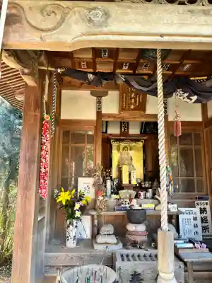 松ヶ瀬地蔵堂の{uncategorized: "未分類", other: "その他", undefined: "問題あり", building: "その他建物", grave: "お墓", sacred_gate: "鳥居", guardian: "狛犬", statue: "像", buddha: "仏像", history: "歴史", nature: "自然", garden: "庭園", animal: "動物", pagoda: "塔", temizu: "手水舎", mountain_gate: "山門・神門", sanctuary: "本殿・本堂", subordinate: "末社・摂社", art: "芸術", scenery: "景色", jizo: "地蔵", ema: "絵馬", goshuin: "御朱印", omikuji: "おみくじ", items: "授与品その他", amulet: "お守り", goshuincho: "御朱印帳", eats: "食事", festival: "お祭り", votive_dance: "神楽", shichigosan: "七五三参", wedding: "結婚式", experience: "体験その他", initially: "初詣", around: "周辺", anti_infection: "感染症対策"}
