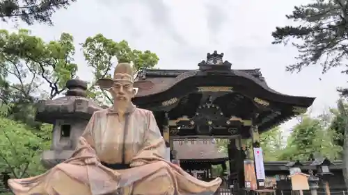 豊国神社の像