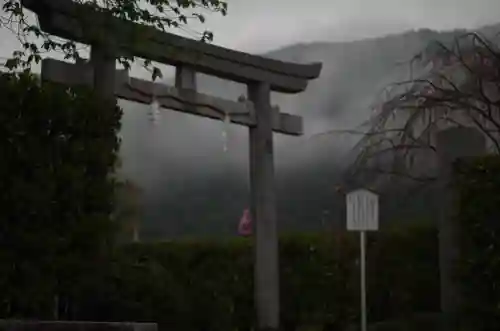 熊野本宮大社産田社の{uncategorized: "未分類", other: "その他", undefined: "問題あり", building: "その他建物", grave: "お墓", sacred_gate: "鳥居", guardian: "狛犬", statue: "像", buddha: "仏像", history: "歴史", nature: "自然", garden: "庭園", animal: "動物", pagoda: "塔", temizu: "手水舎", mountain_gate: "山門・神門", sanctuary: "本殿・本堂", subordinate: "末社・摂社", art: "芸術", scenery: "景色", jizo: "地蔵", ema: "絵馬", goshuin: "御朱印", omikuji: "おみくじ", items: "授与品その他", amulet: "お守り", goshuincho: "御朱印帳", eats: "食事", festival: "お祭り", votive_dance: "神楽", shichigosan: "七五三参", wedding: "結婚式", experience: "体験その他", initially: "初詣", around: "周辺", anti_infection: "感染症対策"}