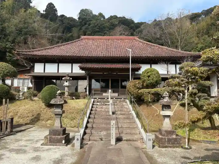 真高寺の{uncategorized: "未分類", other: "その他", undefined: "問題あり", building: "その他建物", grave: "お墓", sacred_gate: "鳥居", guardian: "狛犬", statue: "像", buddha: "仏像", history: "歴史", nature: "自然", garden: "庭園", animal: "動物", pagoda: "塔", temizu: "手水舎", mountain_gate: "山門・神門", sanctuary: "本殿・本堂", subordinate: "末社・摂社", art: "芸術", scenery: "景色", jizo: "地蔵", ema: "絵馬", goshuin: "御朱印", omikuji: "おみくじ", items: "授与品その他", amulet: "お守り", goshuincho: "御朱印帳", eats: "食事", festival: "お祭り", votive_dance: "神楽", shichigosan: "七五三参", wedding: "結婚式", experience: "体験その他", initially: "初詣", around: "周辺", anti_infection: "感染症対策"}