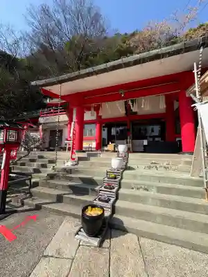 徳島眉山天神社の{uncategorized: "未分類", other: "その他", undefined: "問題あり", building: "その他建物", grave: "お墓", sacred_gate: "鳥居", guardian: "狛犬", statue: "像", buddha: "仏像", history: "歴史", nature: "自然", garden: "庭園", animal: "動物", pagoda: "塔", temizu: "手水舎", mountain_gate: "山門・神門", sanctuary: "本殿・本堂", subordinate: "末社・摂社", art: "芸術", scenery: "景色", jizo: "地蔵", ema: "絵馬", goshuin: "御朱印", omikuji: "おみくじ", items: "授与品その他", amulet: "お守り", goshuincho: "御朱印帳", eats: "食事", festival: "お祭り", votive_dance: "神楽", shichigosan: "七五三参", wedding: "結婚式", experience: "体験その他", initially: "初詣", around: "周辺", anti_infection: "感染症対策"}