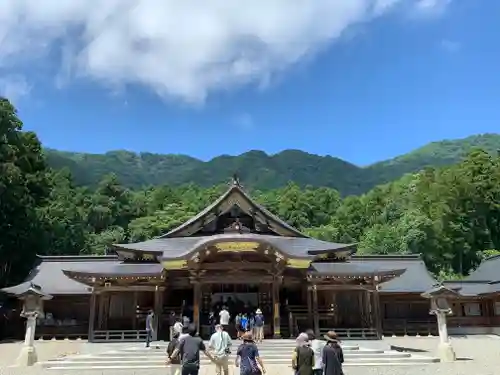 彌彦神社の本殿