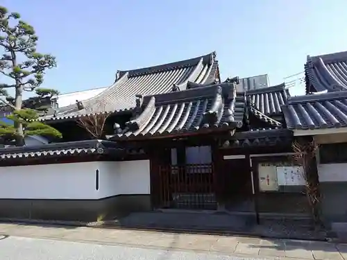 満泉寺の山門