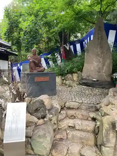 安居神社の像