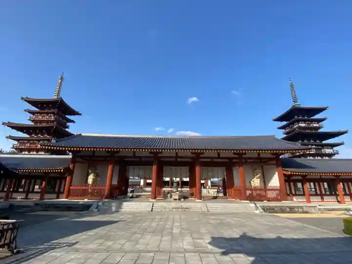 薬師寺の本殿・本堂