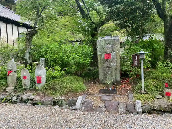 矢田寺観音堂の{uncategorized: "未分類", other: "その他", undefined: "問題あり", building: "その他建物", grave: "お墓", sacred_gate: "鳥居", guardian: "狛犬", statue: "像", buddha: "仏像", history: "歴史", nature: "自然", garden: "庭園", animal: "動物", pagoda: "塔", temizu: "手水舎", mountain_gate: "山門・神門", sanctuary: "本殿・本堂", subordinate: "末社・摂社", art: "芸術", scenery: "景色", jizo: "地蔵", ema: "絵馬", goshuin: "御朱印", omikuji: "おみくじ", items: "授与品その他", amulet: "お守り", goshuincho: "御朱印帳", eats: "食事", festival: "お祭り", votive_dance: "神楽", shichigosan: "七五三参", wedding: "結婚式", experience: "体験その他", initially: "初詣", around: "周辺", anti_infection: "感染症対策"}
