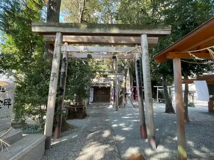小川神社の{uncategorized: "未分類", other: "その他", undefined: "問題あり", building: "その他建物", grave: "お墓", sacred_gate: "鳥居", guardian: "狛犬", statue: "像", buddha: "仏像", history: "歴史", nature: "自然", garden: "庭園", animal: "動物", pagoda: "塔", temizu: "手水舎", mountain_gate: "山門・神門", sanctuary: "本殿・本堂", subordinate: "末社・摂社", art: "芸術", scenery: "景色", jizo: "地蔵", ema: "絵馬", goshuin: "御朱印", omikuji: "おみくじ", items: "授与品その他", amulet: "お守り", goshuincho: "御朱印帳", eats: "食事", festival: "お祭り", votive_dance: "神楽", shichigosan: "七五三参", wedding: "結婚式", experience: "体験その他", initially: "初詣", around: "周辺", anti_infection: "感染症対策"}