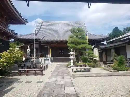 西方寺の本殿