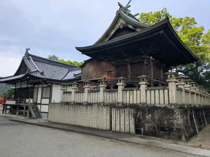 豊浜八幡神社の{uncategorized: "未分類", other: "その他", undefined: "問題あり", building: "その他建物", grave: "お墓", sacred_gate: "鳥居", guardian: "狛犬", statue: "像", buddha: "仏像", history: "歴史", nature: "自然", garden: "庭園", animal: "動物", pagoda: "塔", temizu: "手水舎", mountain_gate: "山門・神門", sanctuary: "本殿・本堂", subordinate: "末社・摂社", art: "芸術", scenery: "景色", jizo: "地蔵", ema: "絵馬", goshuin: "御朱印", omikuji: "おみくじ", items: "授与品その他", amulet: "お守り", goshuincho: "御朱印帳", eats: "食事", festival: "お祭り", votive_dance: "神楽", shichigosan: "七五三参", wedding: "結婚式", experience: "体験その他", initially: "初詣", around: "周辺", anti_infection: "感染症対策"}