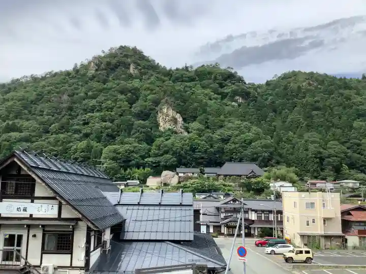 宝珠山 立石寺の{uncategorized: "未分類", other: "その他", undefined: "問題あり", building: "その他建物", grave: "お墓", sacred_gate: "鳥居", guardian: "狛犬", statue: "像", buddha: "仏像", history: "歴史", nature: "自然", garden: "庭園", animal: "動物", pagoda: "塔", temizu: "手水舎", mountain_gate: "山門・神門", sanctuary: "本殿・本堂", subordinate: "末社・摂社", art: "芸術", scenery: "景色", jizo: "地蔵", ema: "絵馬", goshuin: "御朱印", omikuji: "おみくじ", items: "授与品その他", amulet: "お守り", goshuincho: "御朱印帳", eats: "食事", festival: "お祭り", votive_dance: "神楽", shichigosan: "七五三参", wedding: "結婚式", experience: "体験その他", initially: "初詣", around: "周辺", anti_infection: "感染症対策"}