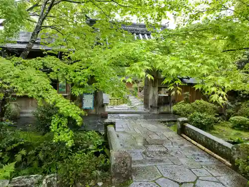 宝泉院の山門・神門