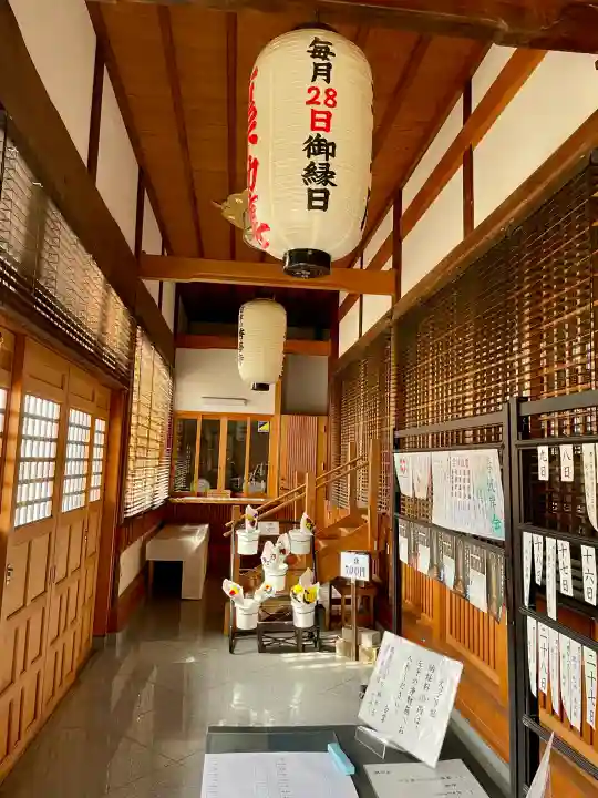 遍照院の{uncategorized: "未分類", other: "その他", undefined: "問題あり", building: "その他建物", grave: "お墓", sacred_gate: "鳥居", guardian: "狛犬", statue: "像", buddha: "仏像", history: "歴史", nature: "自然", garden: "庭園", animal: "動物", pagoda: "塔", temizu: "手水舎", mountain_gate: "山門・神門", sanctuary: "本殿・本堂", subordinate: "末社・摂社", art: "芸術", scenery: "景色", jizo: "地蔵", ema: "絵馬", goshuin: "御朱印", omikuji: "おみくじ", items: "授与品その他", amulet: "お守り", goshuincho: "御朱印帳", eats: "食事", festival: "お祭り", votive_dance: "神楽", shichigosan: "七五三参", wedding: "結婚式", experience: "体験その他", initially: "初詣", around: "周辺", anti_infection: "感染症対策"}