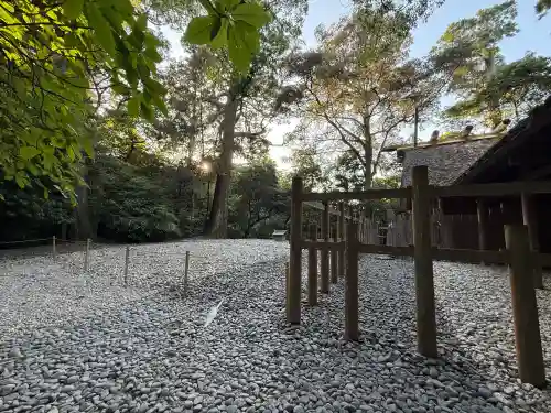 伊勢神宮外宮（豊受大神宮）の{uncategorized: "未分類", other: "その他", undefined: "問題あり", building: "その他建物", grave: "お墓", sacred_gate: "鳥居", guardian: "狛犬", statue: "像", buddha: "仏像", history: "歴史", nature: "自然", garden: "庭園", animal: "動物", pagoda: "塔", temizu: "手水舎", mountain_gate: "山門・神門", sanctuary: "本殿・本堂", subordinate: "末社・摂社", art: "芸術", scenery: "景色", jizo: "地蔵", ema: "絵馬", goshuin: "御朱印", omikuji: "おみくじ", items: "授与品その他", amulet: "お守り", goshuincho: "御朱印帳", eats: "食事", festival: "お祭り", votive_dance: "神楽", shichigosan: "七五三参", wedding: "結婚式", experience: "体験その他", initially: "初詣", around: "周辺", anti_infection: "感染症対策"}
