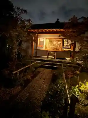 遍照寺の{uncategorized: "未分類", other: "その他", undefined: "問題あり", building: "その他建物", grave: "お墓", sacred_gate: "鳥居", guardian: "狛犬", statue: "像", buddha: "仏像", history: "歴史", nature: "自然", garden: "庭園", animal: "動物", pagoda: "塔", temizu: "手水舎", mountain_gate: "山門・神門", sanctuary: "本殿・本堂", subordinate: "末社・摂社", art: "芸術", scenery: "景色", jizo: "地蔵", ema: "絵馬", goshuin: "御朱印", omikuji: "おみくじ", items: "授与品その他", amulet: "お守り", goshuincho: "御朱印帳", eats: "食事", festival: "お祭り", votive_dance: "神楽", shichigosan: "七五三参", wedding: "結婚式", experience: "体験その他", initially: "初詣", around: "周辺", anti_infection: "感染症対策"}