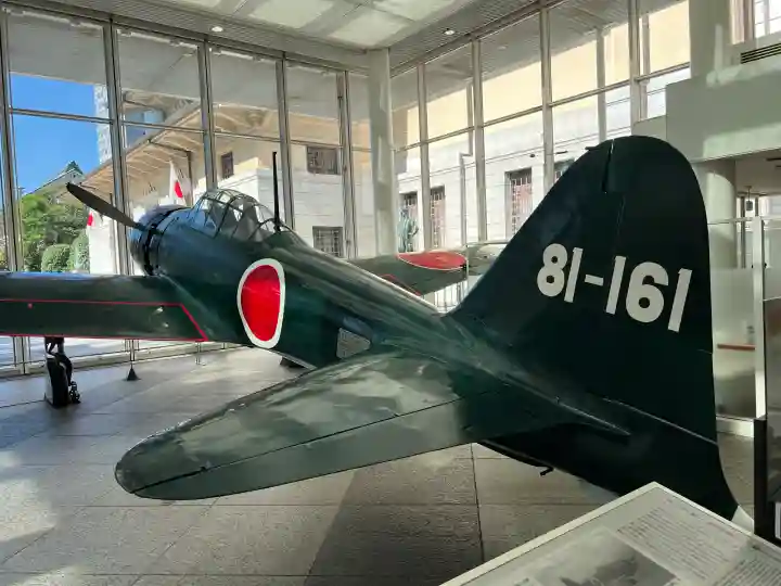 靖國神社の{uncategorized: "未分類", other: "その他", undefined: "問題あり", building: "その他建物", grave: "お墓", sacred_gate: "鳥居", guardian: "狛犬", statue: "像", buddha: "仏像", history: "歴史", nature: "自然", garden: "庭園", animal: "動物", pagoda: "塔", temizu: "手水舎", mountain_gate: "山門・神門", sanctuary: "本殿・本堂", subordinate: "末社・摂社", art: "芸術", scenery: "景色", jizo: "地蔵", ema: "絵馬", goshuin: "御朱印", omikuji: "おみくじ", items: "授与品その他", amulet: "お守り", goshuincho: "御朱印帳", eats: "食事", festival: "お祭り", votive_dance: "神楽", shichigosan: "七五三参", wedding: "結婚式", experience: "体験その他", initially: "初詣", around: "周辺", anti_infection: "感染症対策"}