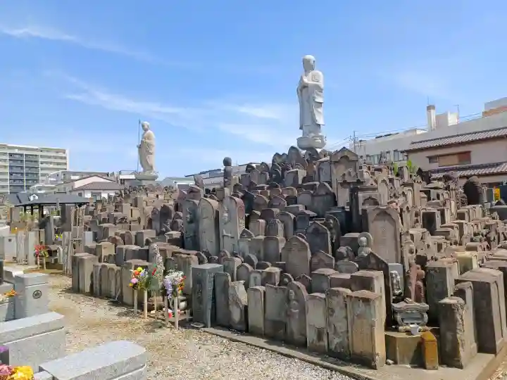 三学院の{uncategorized: "未分類", other: "その他", undefined: "問題あり", building: "その他建物", grave: "お墓", sacred_gate: "鳥居", guardian: "狛犬", statue: "像", buddha: "仏像", history: "歴史", nature: "自然", garden: "庭園", animal: "動物", pagoda: "塔", temizu: "手水舎", mountain_gate: "山門・神門", sanctuary: "本殿・本堂", subordinate: "末社・摂社", art: "芸術", scenery: "景色", jizo: "地蔵", ema: "絵馬", goshuin: "御朱印", omikuji: "おみくじ", items: "授与品その他", amulet: "お守り", goshuincho: "御朱印帳", eats: "食事", festival: "お祭り", votive_dance: "神楽", shichigosan: "七五三参", wedding: "結婚式", experience: "体験その他", initially: "初詣", around: "周辺", anti_infection: "感染症対策"}