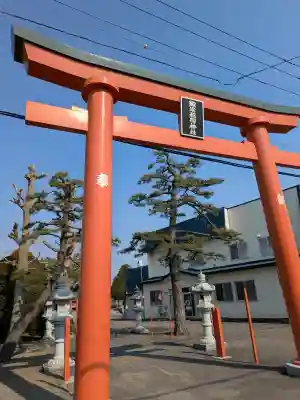 稲荷神社（鍛冶稲荷神社）の{uncategorized: "未分類", other: "その他", undefined: "問題あり", building: "その他建物", grave: "お墓", sacred_gate: "鳥居", guardian: "狛犬", statue: "像", buddha: "仏像", history: "歴史", nature: "自然", garden: "庭園", animal: "動物", pagoda: "塔", temizu: "手水舎", mountain_gate: "山門・神門", sanctuary: "本殿・本堂", subordinate: "末社・摂社", art: "芸術", scenery: "景色", jizo: "地蔵", ema: "絵馬", goshuin: "御朱印", omikuji: "おみくじ", items: "授与品その他", amulet: "お守り", goshuincho: "御朱印帳", eats: "食事", festival: "お祭り", votive_dance: "神楽", shichigosan: "七五三参", wedding: "結婚式", experience: "体験その他", initially: "初詣", around: "周辺", anti_infection: "感染症対策"}